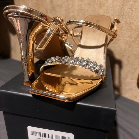 Gold with sliver chain high heels - Picture 2 of 2